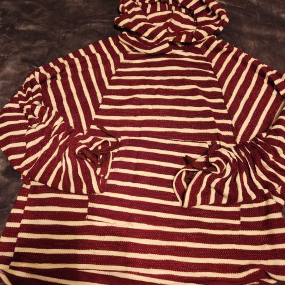 MITTOSHOP LARGE RED AND WHITE PULL OVER HOODIE